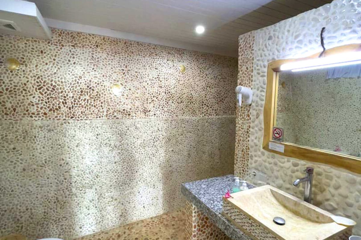 princess-of-mentigi-bay-ocean-view-room-bathroom-2