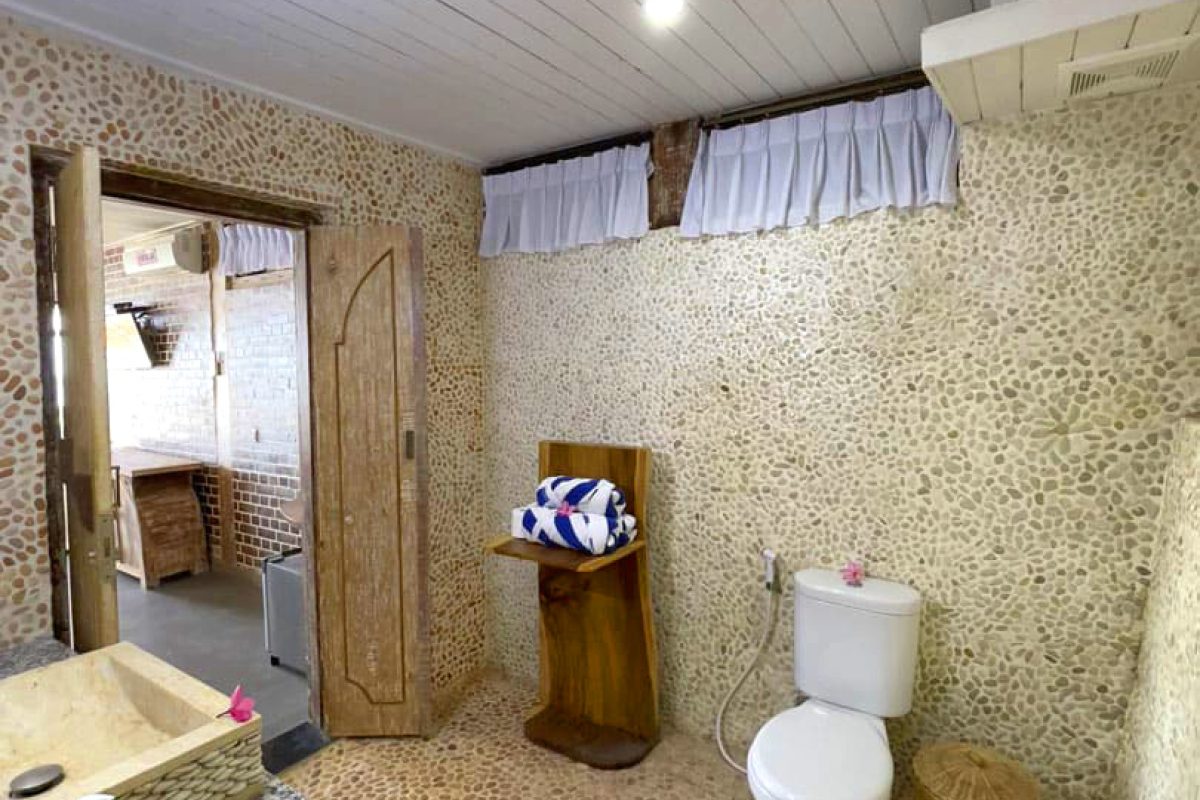 princess-of-mentigi-bay-ocean-view-room-bathroom-4