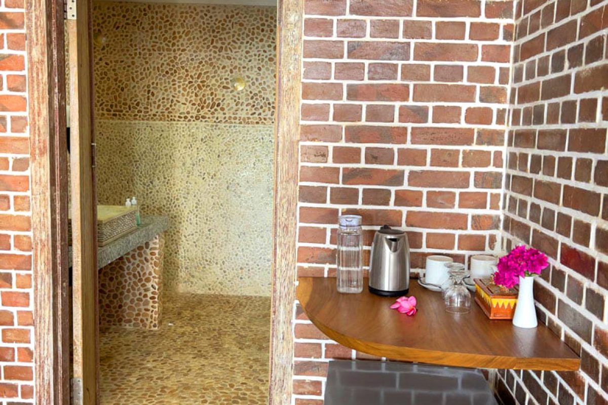 princess-of-mentigi-bay-ocean-view-room-bathroom-and-fridge