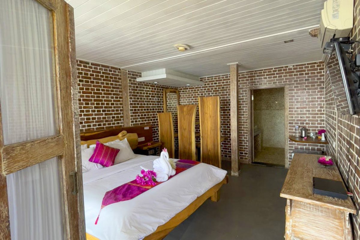 princess-of-mentigi-bay-ocean-view-room-bedroom-1
